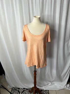 🍑 Jeans by Buffalo Peach Cold Shoulder Top – Size M 🍑